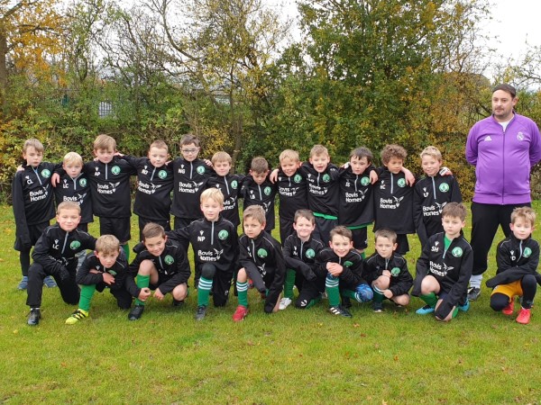 Bishops Cleeve Football Club sport brand-new kit thanks to local housebuilder